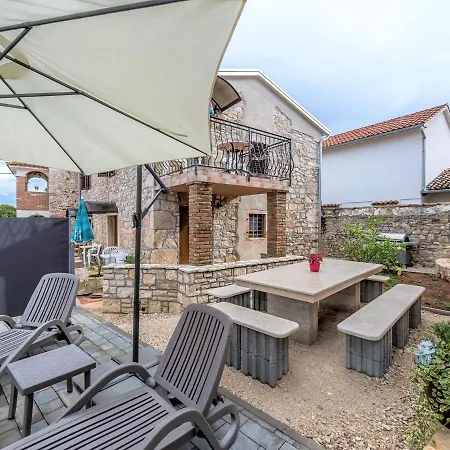 Comfortable In Tar With Swimming Pool Tar-Vabriga