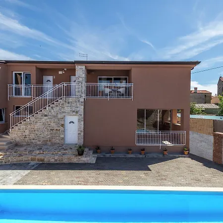 Lejlighed Comfortable In Tar With Swimming Pool