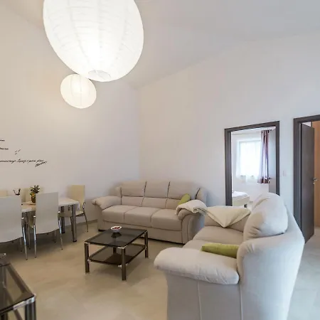 Lejlighed Comfortable In Tar With Swimming Pool *
